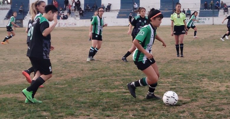 Villa Mitre goleó a Petroquímicos y se clasificó a semifinales