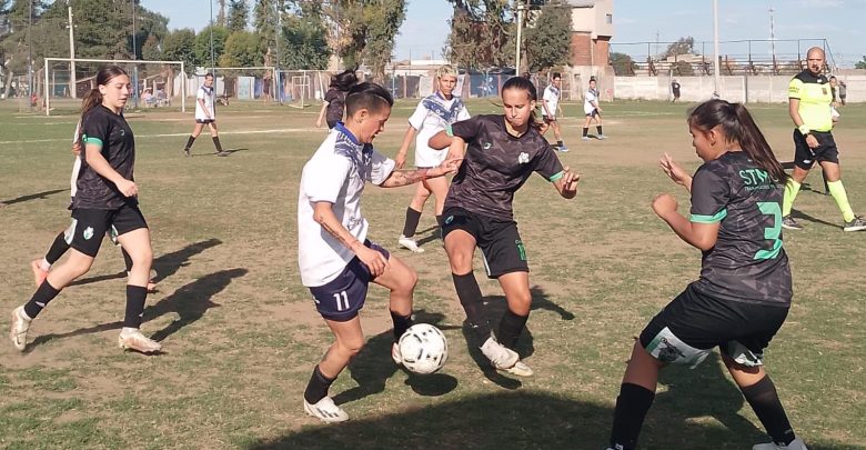 Municipales venció a La Armonía y sigue como único puntero