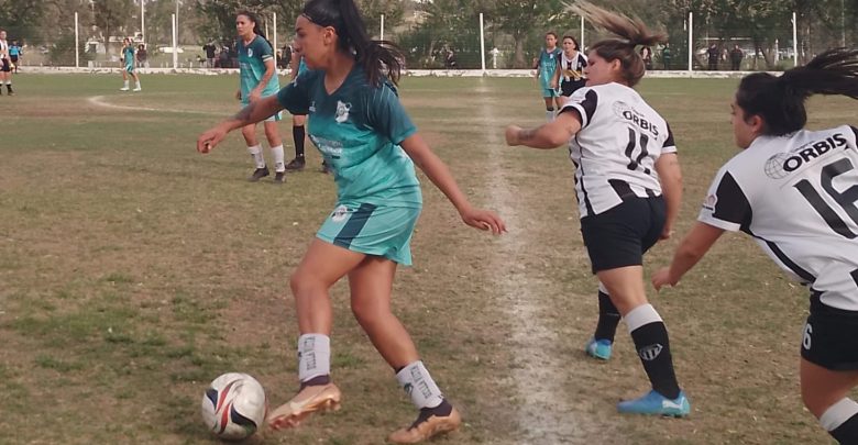 Bella Vista goleó a Liniers, y lo hundió más en el descenso