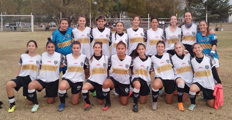 Liniers está muy comprometido con el descenso en el fútbol femenino de la Liga del Sur.